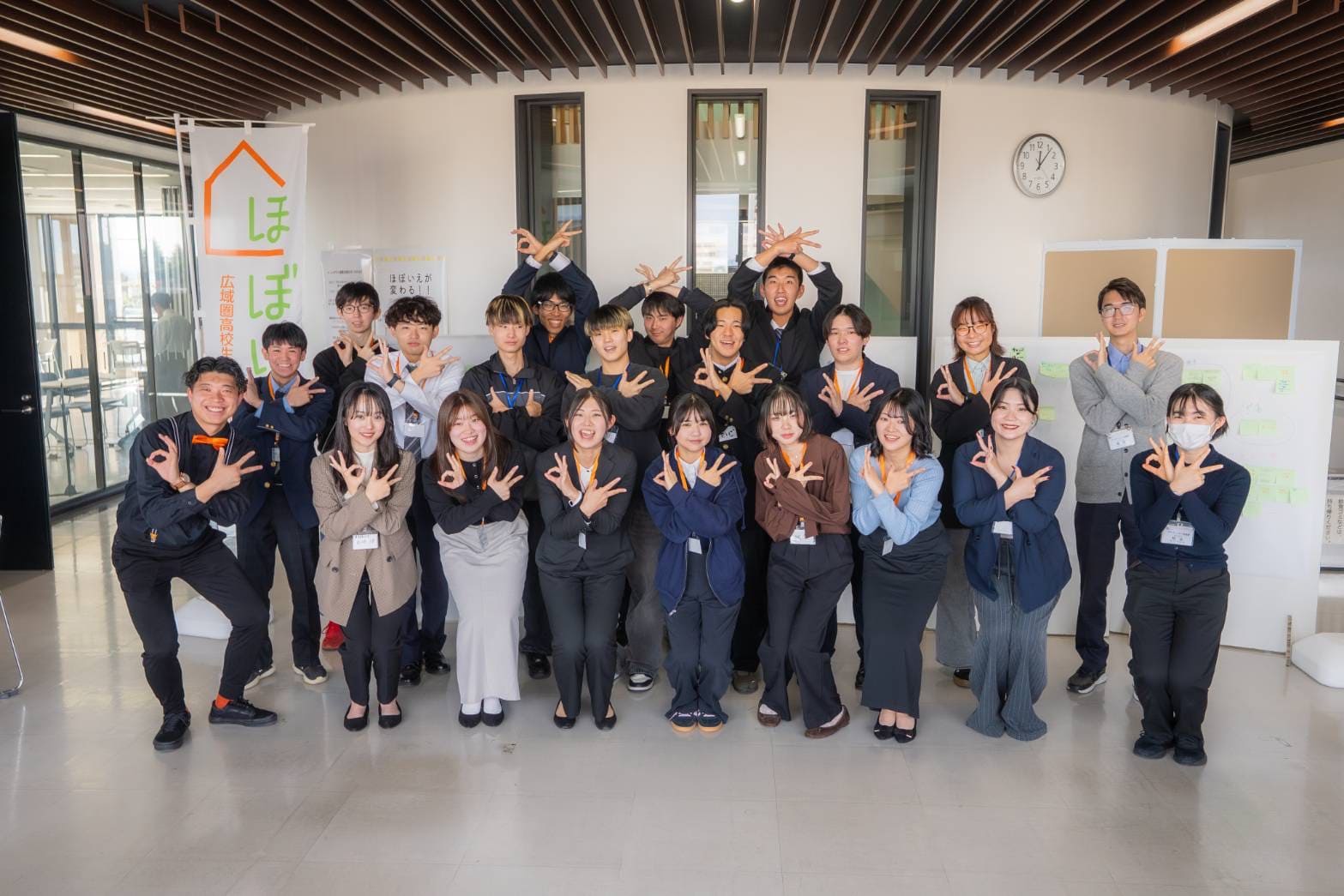 OK（大川翔）と学生たちの集合写真